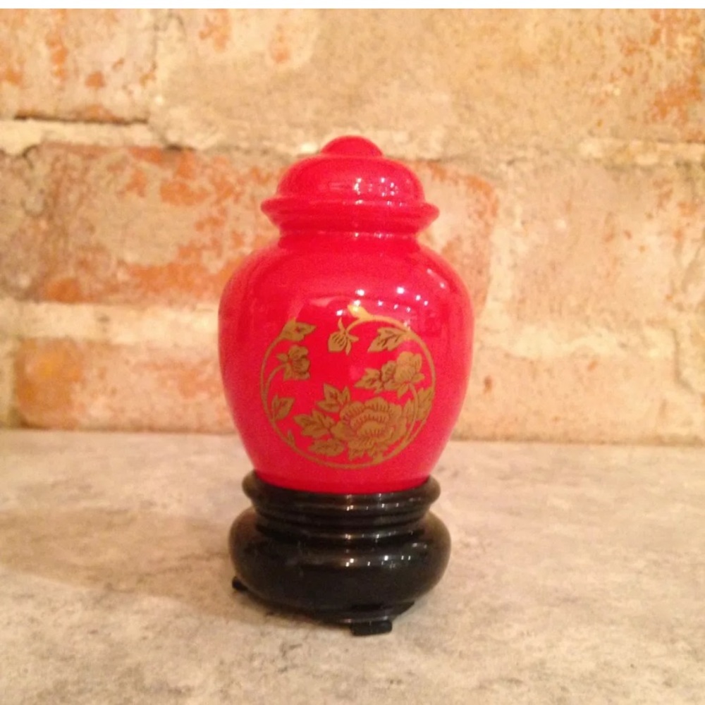 253. Avon Vintage 1977 Oriental Peony Vase 1.5 oz.